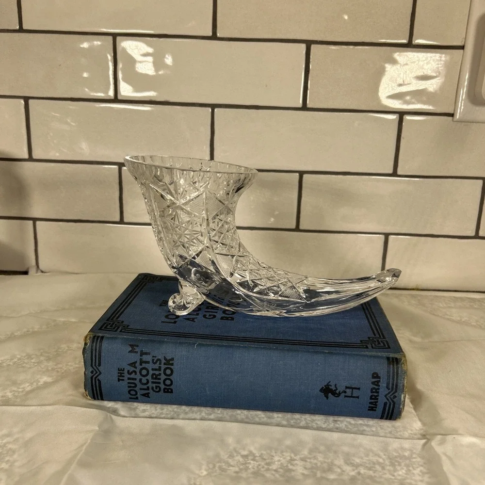 Vintage Hand-Cut Crystal Cornucopia Horn of Plenty Centerpiece Foot Vase